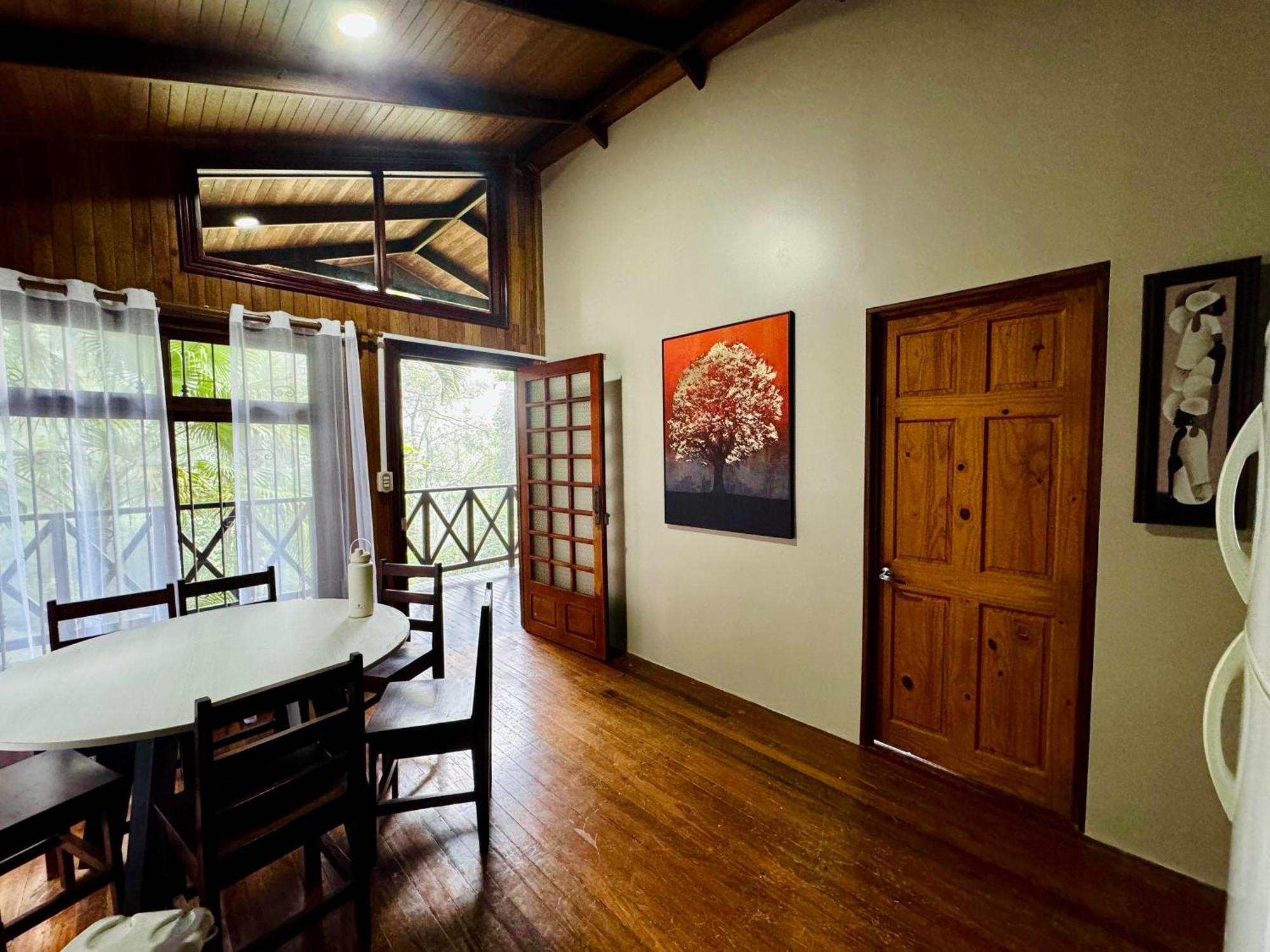 Avita Lodge Quesada  Exterior foto